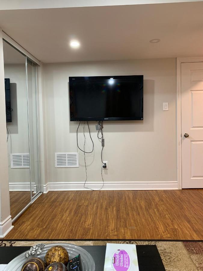 Clean, Beautiful & Modern 2 Bedroom Apartment Mississauga Exterior foto